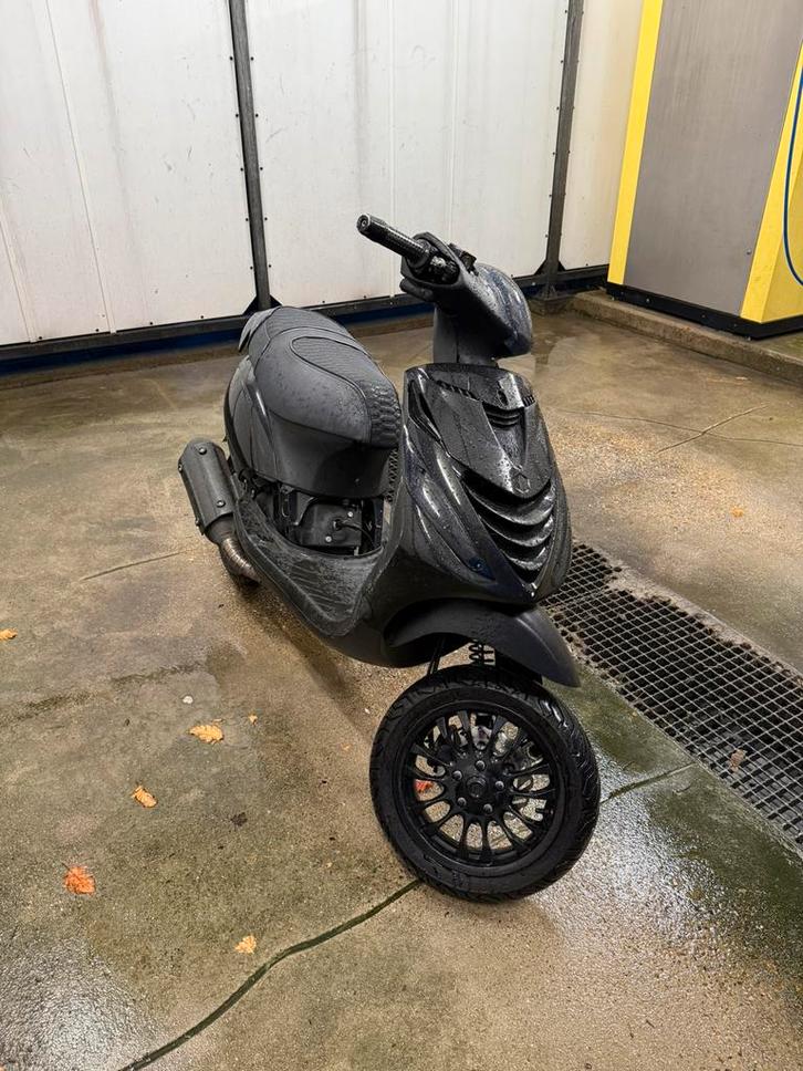 Zip 180cc A1 DD DG, Fietsen en Brommers, Scooters | Piaggio, Zo goed als nieuw, Zip, Benzine, Ophalen of Verzenden