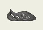 adidas Yeezy Foam RNR - Carbon 43, Nieuw, Adidas Yeezy, Ophalen of Verzenden, Sneakers of Gympen