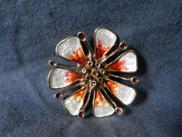 Prachtige bloemvormige broche zilver m email David Andersen, Sieraden, Tassen en Uiterlijk, Antieke sieraden, Broche, Zilver, Verguld