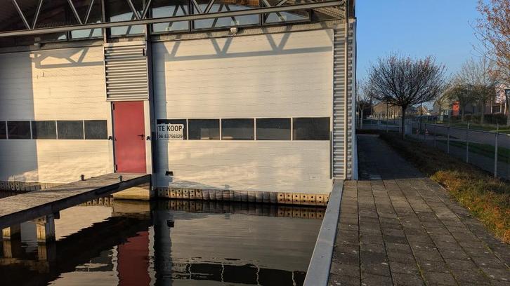 Schiphuis met eigen binnen en buitensteiger in Heeg, Watersport en Boten, Ligplaatsen, Winter, Lente, Zomer, Herfst, Binnen en Buiten