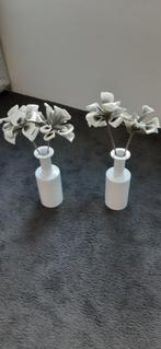 WITTE VAZEN MET DECORATIE MOET WEG, Huis en Inrichting, Woonaccessoires | Vazen, Wit, Aardewerk of Porselein, Ophalen of Verzenden