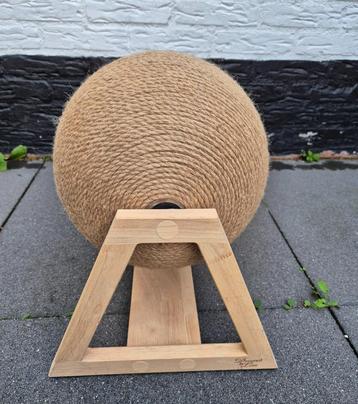 Kattenkrab bol beschikbaar voor biedingen