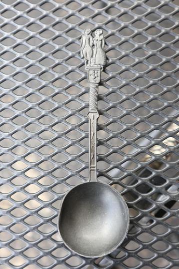 tinnen ronde lepel engelen engeltjes tin merkje man vrouw beschikbaar voor biedingen