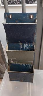 3 vaks metalen posthouder, Huis en Inrichting, Woonaccessoires | Krantenbakken en Lectuurbakken, Ophalen of Verzenden