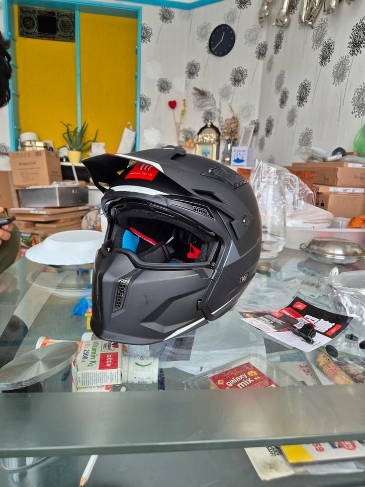 MT Streetfighter S helm. Maat L, Fietsen en Brommers, Brommerhelmen, Ophalen of Verzenden