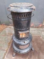 Antieke petroleumkachel met kookplaat, Ophalen