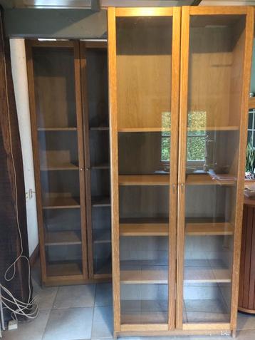 2 Billy Boekenkasten met glazen deur beschikbaar voor biedingen