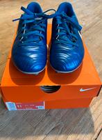 Nike Jr Legend voetbalschoenen maat 33, Kinderen en Baby's, Kinderkleding | Schoenen en Sokken, Gebruikt, Ophalen of Verzenden