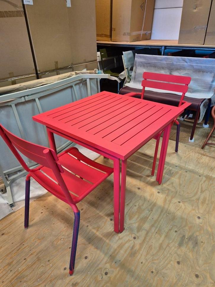 nieuwe fermob set rose praline direct beschikbaar, Tuin en Terras, Tuinstoelen, Nieuw, Aluminium, Ophalen