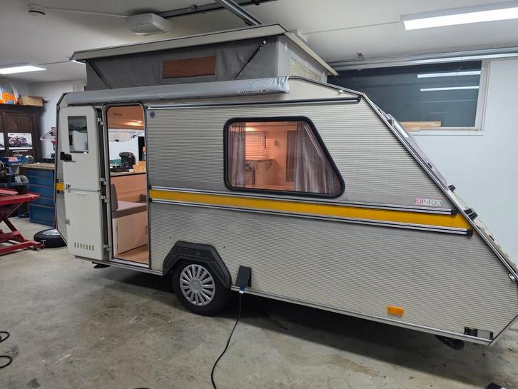 Kip kompakt 400 - Compacte caravan met hefdak, Caravans en Kamperen, Caravans, Particulier, tot en met 2, tot 500 kg, Standaardzit