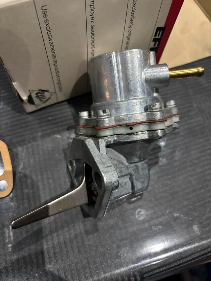 NOS Mechanische Brandstofpomp Volvo 240 340 740, Auto-onderdelen, Brandstofpompen, Nieuw, Ophalen of Verzenden