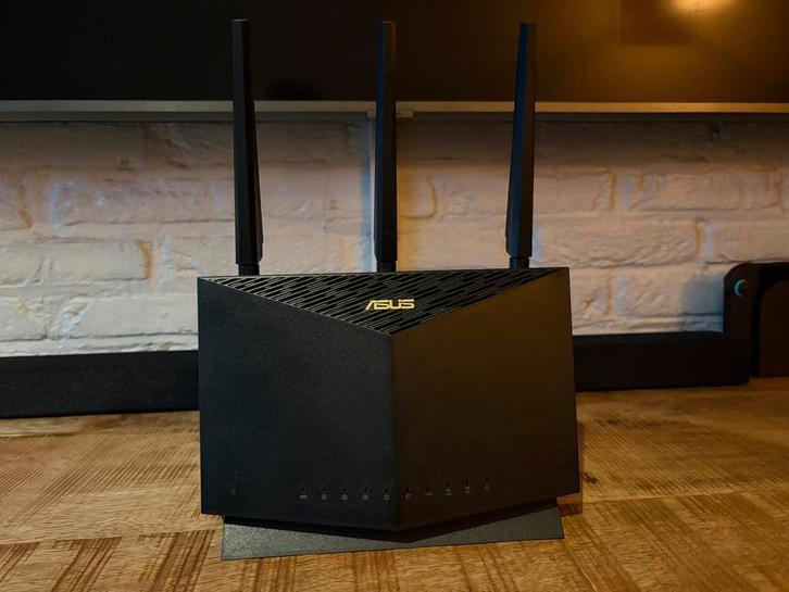 Asus RT-AX86U Router - Krachtige WiFi 6 Router, Computers en Software, Servers, Zo goed als nieuw, Onbekend, Ophalen of Verzenden