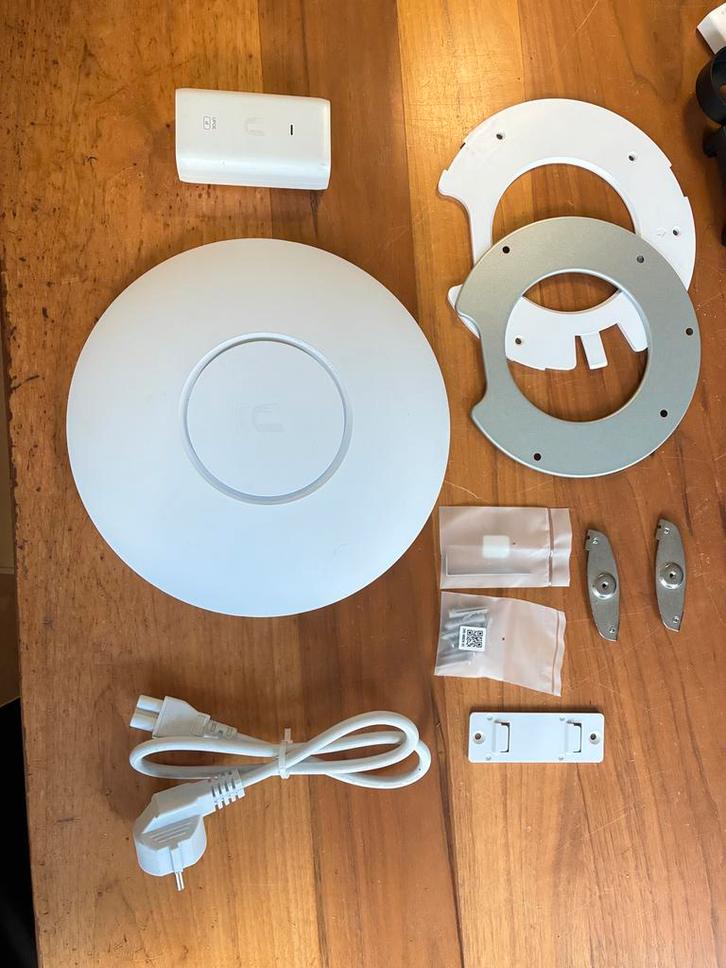 Ubiquiti UniFi U6 Long Range Access Point, Computers en Software, Accesspoints, Zo goed als nieuw, Ophalen of Verzenden