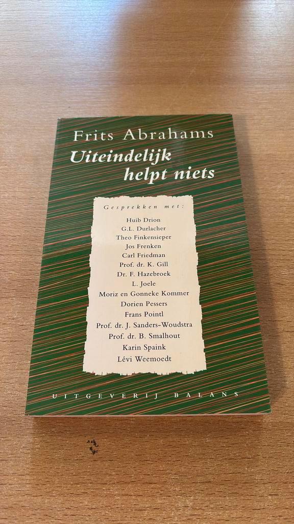 Uiteindelijk helpt niets, Boeken, Essays, Columns en Interviews, Zo goed als nieuw, Ophalen of Verzenden