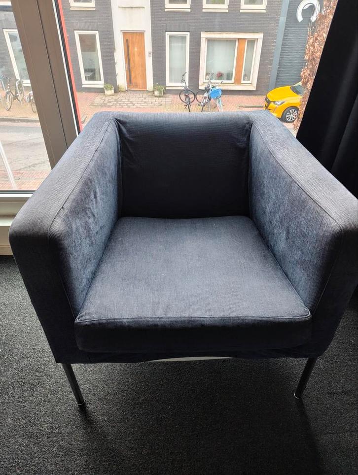 Twee blauwe stoelen - gebruikt, Huis en Inrichting, Fauteuils, Gebruikt, Metaal, Stof, Minder dan 50 cm, Minder dan 75 cm, Ophalen of Verzenden