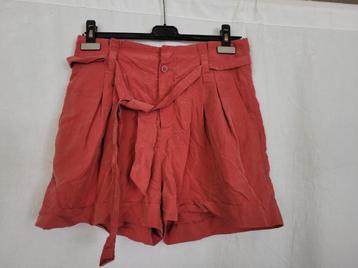 Nette oud-roze korte broek mt 36 merk DIvided beschikbaar voor biedingen