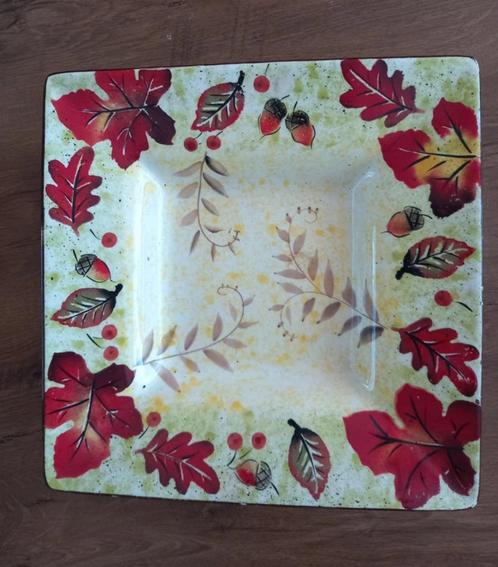 Mooie stenen schaal. 34x34 cm, Huis en Inrichting, Keuken | Servies, Gebruikt, Schaal of Schalen, Overige stijlen, Aardewerk, Ophalen of Verzenden