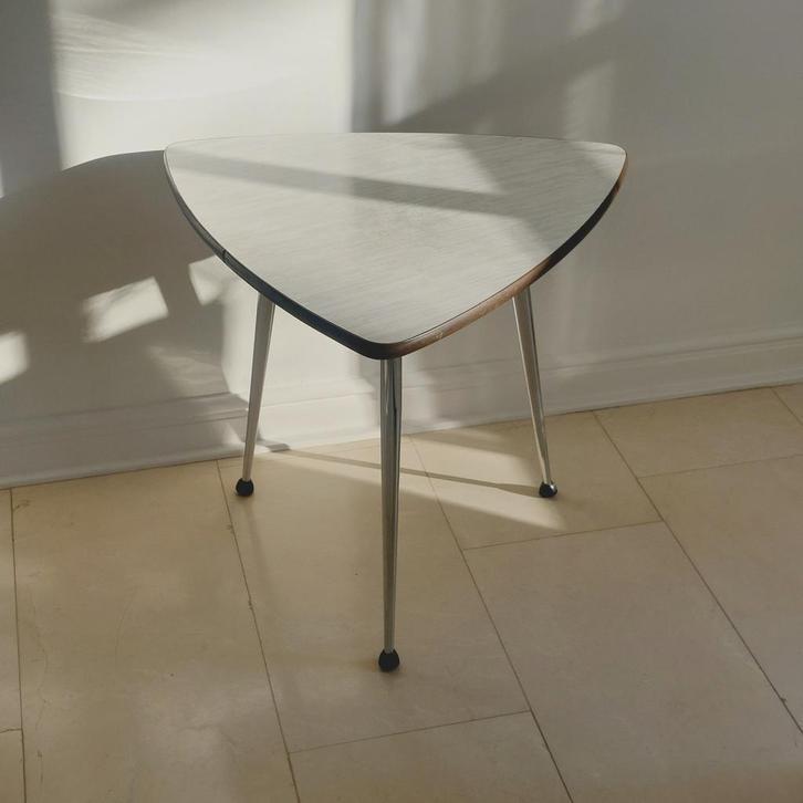 Vintage formica tafel plectrum, Huis en Inrichting, Tafels | Bijzettafels, Gebruikt, Overige vormen, 45 tot 60 cm, 55 tot 75 cm