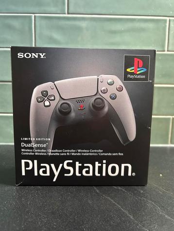 Sony PlayStation controller 30jaar edition beschikbaar voor biedingen