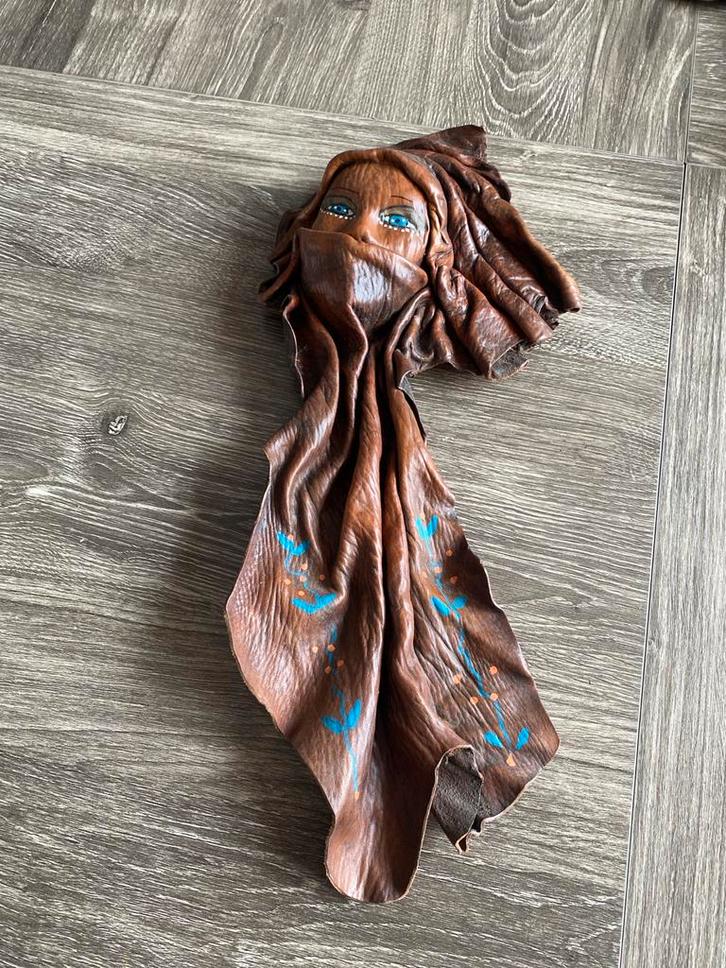 Decoratief lederen masker, Antiek en Kunst, Kunst | Beelden en Houtsnijwerken, Ophalen of Verzenden