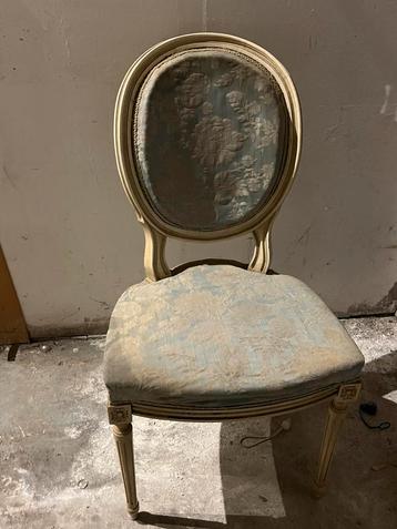 Antieke geborduurde stoelen 6 beschikbaar voor biedingen