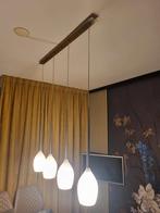Moderne hanglamp met 4 glazen lampenkappen, Huis en Inrichting, Lampen | Hanglampen, Ophalen, 50 tot 75 cm, Zo goed als nieuw