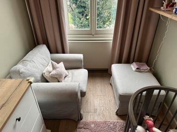 IKEA EKTORP armchair and footstool - afbeelding 1