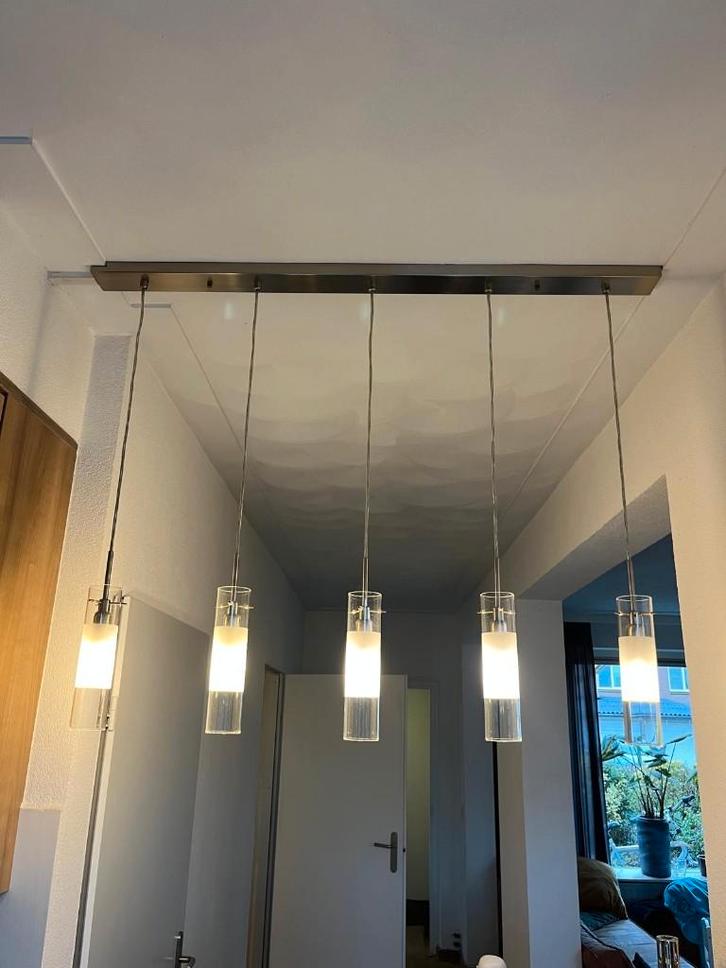 Moderne hanglamp met 5 glazen cilinders, Huis en Inrichting, Lampen | Hanglampen, Zo goed als nieuw, 50 tot 75 cm, Glas, Metaal