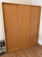 Kledingkast met drie schuifdeuren, Huis en Inrichting, Kasten | Kledingkasten, Ophalen, Overige materialen, Gebruikt, 200 cm of meer
