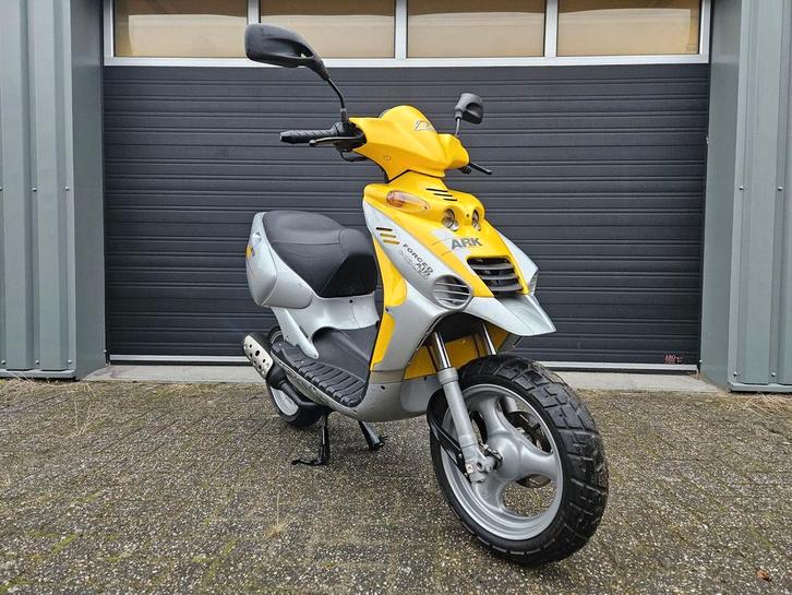 BETA ARK A.C 2T 50CC BROM BJ 06-2003 ZWART GEEL/ZILVER AKTIE, Fietsen en Brommers, Brommers | Tuning en Styling, Zo goed als nieuw
