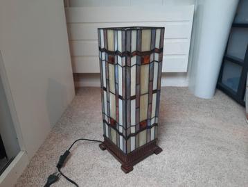 Mooie tifanay stijl lamp. Ca. 44 cm hoog. beschikbaar voor biedingen