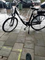De fiets is zwart blauw hij is goed, Fietsen en Brommers, Elektrische fietsen, Overige merken, Ophalen of Verzenden, Zo goed als nieuw