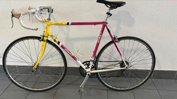 Vintage racefiets beschikbaar voor biedingen