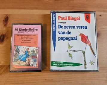 Cassettebandjes met kinderverhaal en liedjes. beschikbaar voor biedingen