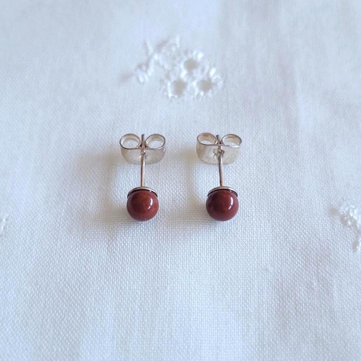 Rode jaspis edelsteen oorknopjes, Sieraden, Tassen en Uiterlijk, Oorbellen, Nieuw, Knopjes of Stekers, Overige materialen, Rood
