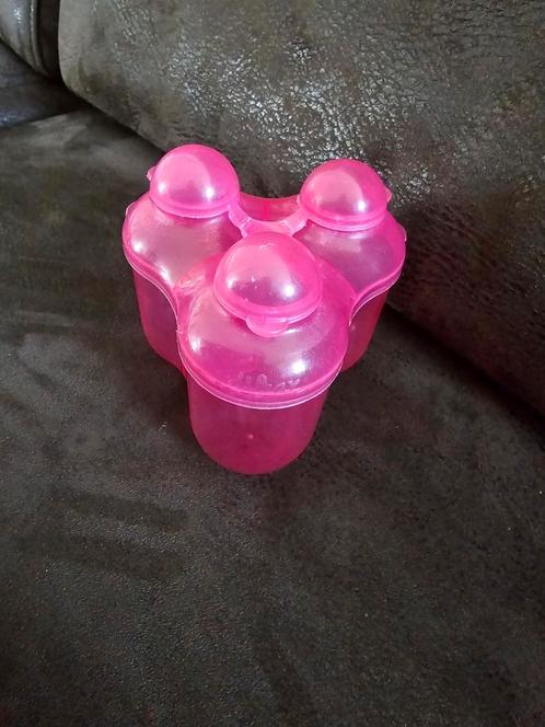 Difrax drievaks melkpoederdoosje roze doosje, Kinderen en Baby's, Babyvoeding en Toebehoren, Zo goed als nieuw, Overige typen