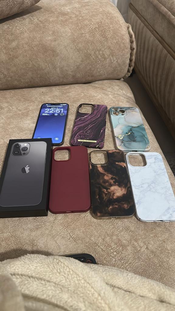 Mooie iphone 13 pro max met doos screen hoesjes!!, Telecommunicatie, Mobiele telefoons | Apple iPhone, Zo goed als nieuw, iPhone 13 Pro Max