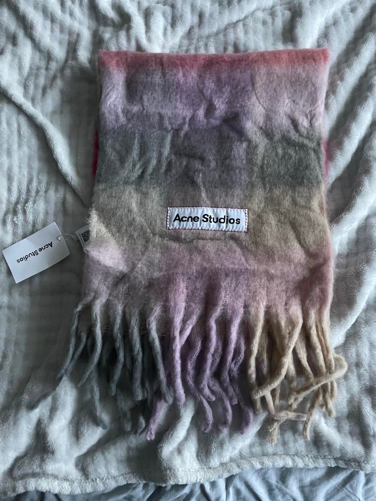 Acne Studios Sjaal - Nieuwstaat, Kleding | Dames, Ophalen of Verzenden, Zo goed als nieuw, Sjaal