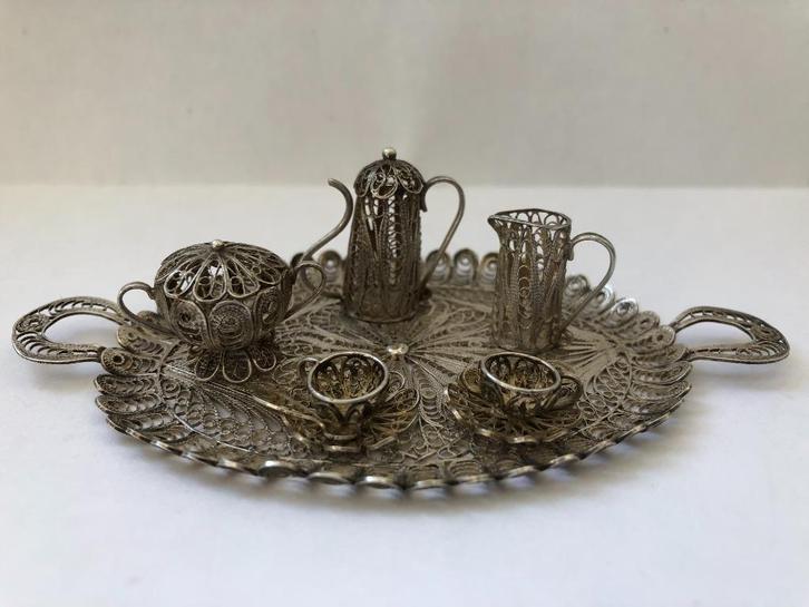 Zilveren miniatuur filigrain dienblad met koffieservies, Antiek en Kunst, Antiek | Goud en Zilver, Zilver, Verzenden