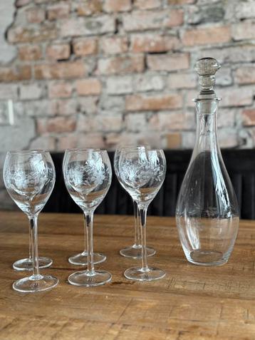 Oud geslepen kristal beschikbaar voor biedingen