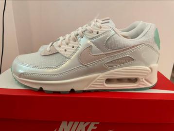 Wmns Nike Air Max 90 Future is Clear mt 38,5 beschikbaar voor biedingen