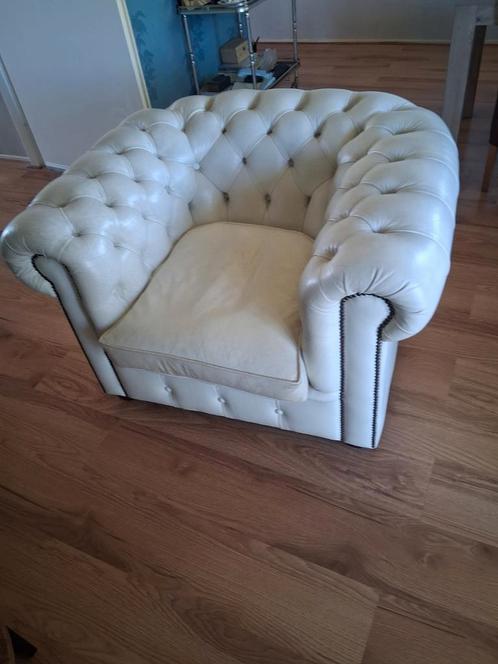 Luxe Chesterfield fauteuil - Crème leer, Huis en Inrichting, Fauteuils, Gebruikt, Leer, 75 tot 100 cm, 75 tot 100 cm, Ophalen of Verzenden