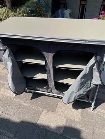 Camping kast groot beschikbaar voor biedingen