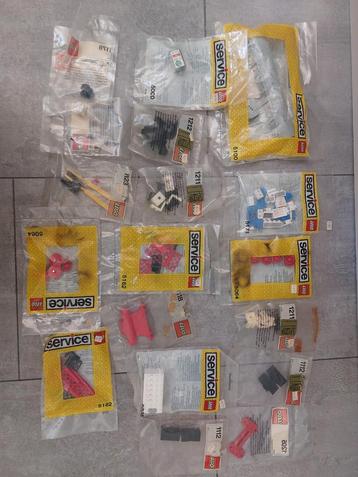 Div oude nieuwe  lego service zakjes  beschikbaar voor biedingen