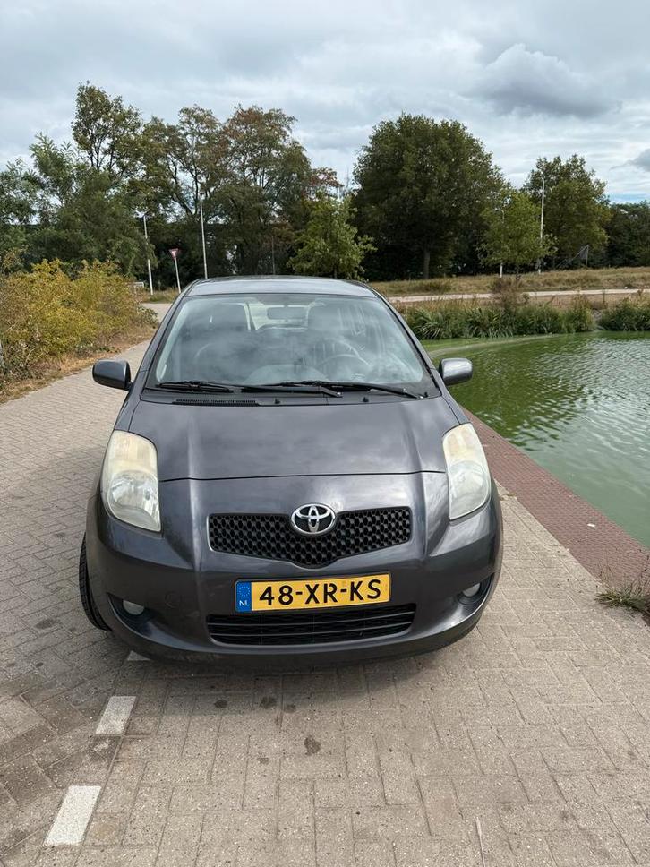 Toyota Yaris 1.3 16V Vvt-i 5DR 2007 Grijs, Auto's, Toyota, Particulier, Yaris, Benzine, C, Hatchback, Handgeschakeld, Origineel Nederlands