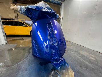 Vespa spuiterij en schade herstel custom kleuren beschikbaar voor biedingen