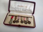 Set Franse miniatuur medailles in doos , oa Legion Honneur, Verzamelen, Militaria | Algemeen, Verzenden, Landmacht, Overige gebieden