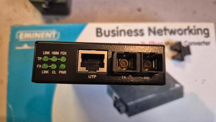 Eminent EM4000 Media Converter    240, Computers en Software, Netwerk switches, Gebruikt, Ophalen of Verzenden