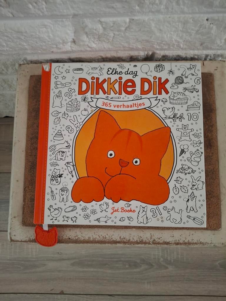 Dikkie Dik - Elke Dag 365 Verhaaltjes, Jet Boeke, Ophalen of Verzenden, Zo goed als nieuw, 2 tot 3 jaar