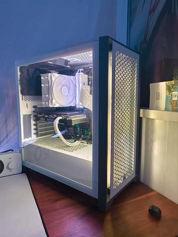 Witte rgb game pc  beschikbaar voor biedingen